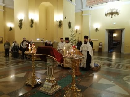 Преосвященный Феодосий совершил Божественную Литургию в Рождественский сочельник