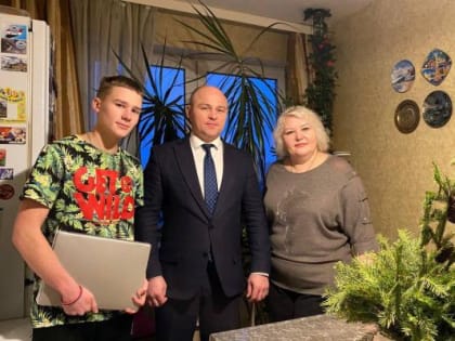 Члены свердловского кабмина продолжают исполнять мечты юных уральцев в рамках проекта «Елка желаний»