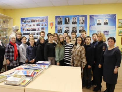 «Студенческий десант»: Экскурсия в комнату истории МО МВД России «Краснотурьинский»