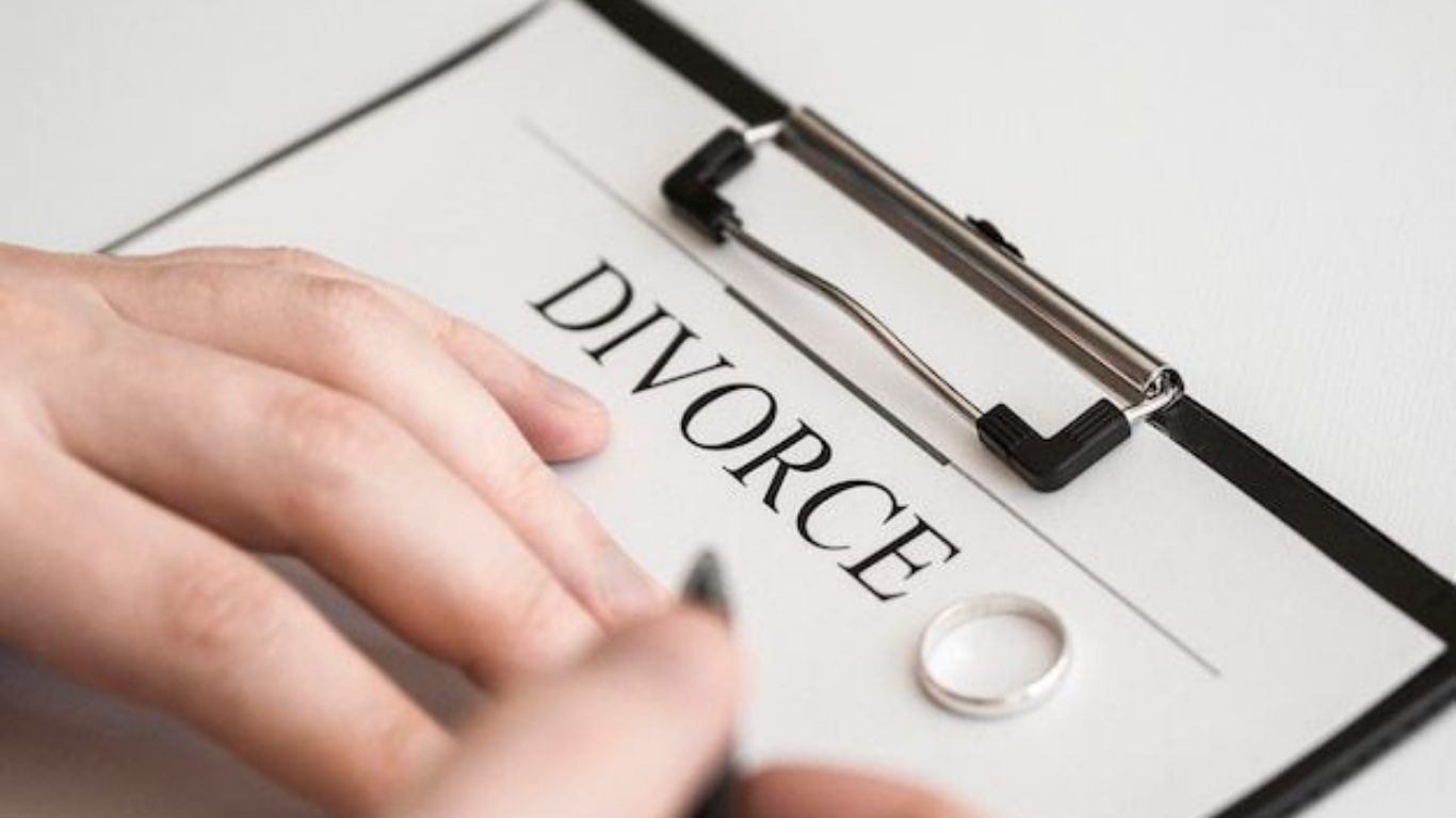  与居住在国外的配偶离婚需准备的四个步骤 