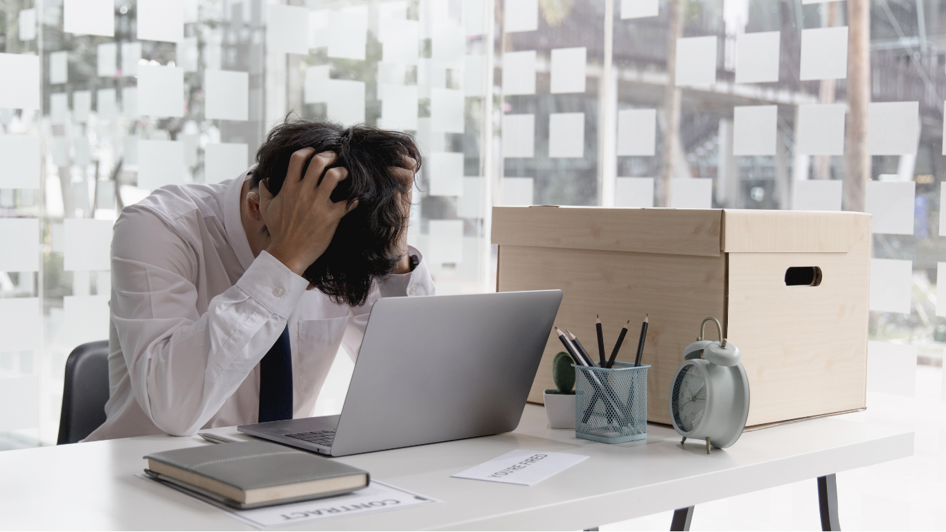                                                                                               Hãy bảo đảm quyền lợi của bản thân khi bị đơn phương chấm dứt hợp đồng lao động 