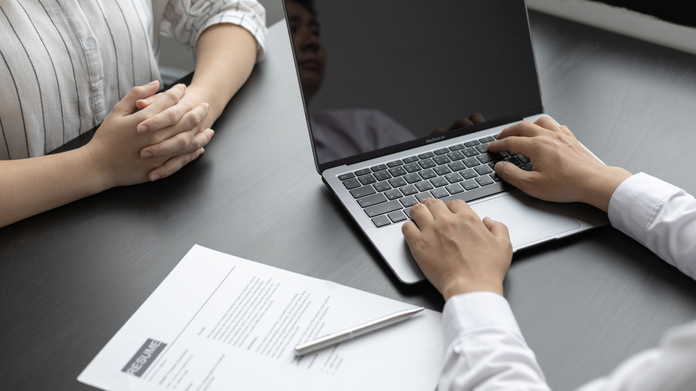  Trong trường hợp xảy ra hành vi xâm phạm bản quyền, doanh nghiệp FDI có thể lựa chọn gửi công văn yêu cầu chấm dứt hành vi vi phạm 