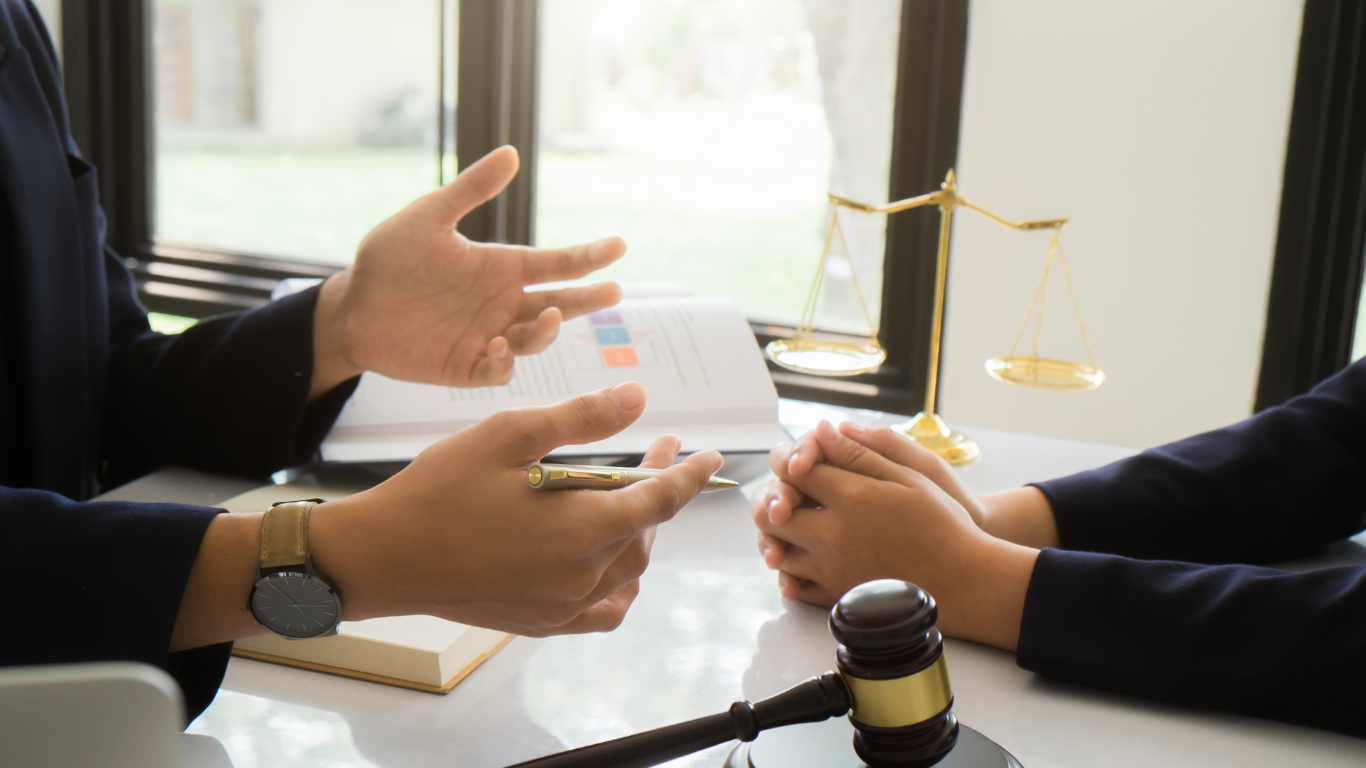  Sử dụng dịch vụ tư vấn pháp lý thường xuyên giúp doanh nghiệp chủ động nhận diện rủi ro và cập nhật các thay đổi pháp luật 