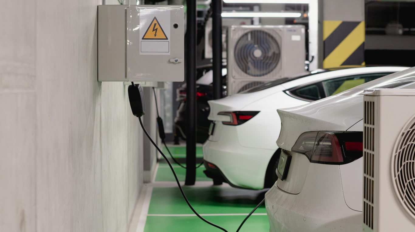  Theo báo cáo từ Bộ Công Thương số lượng xe ô tô điện đăng ký mới tại Việt Nam tăng trưởng gấp 3 lần trong vòng 2 năm qua 