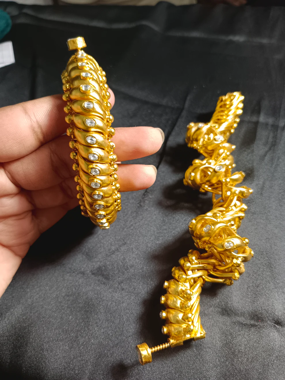 1 stone sutarla bangles (Sutarla kada)