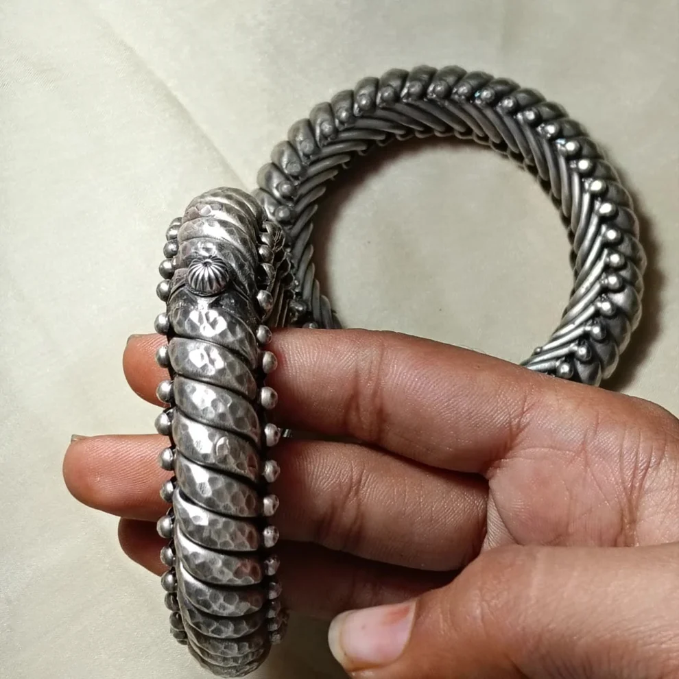 Hammered oxidised 925 silver Sutarla