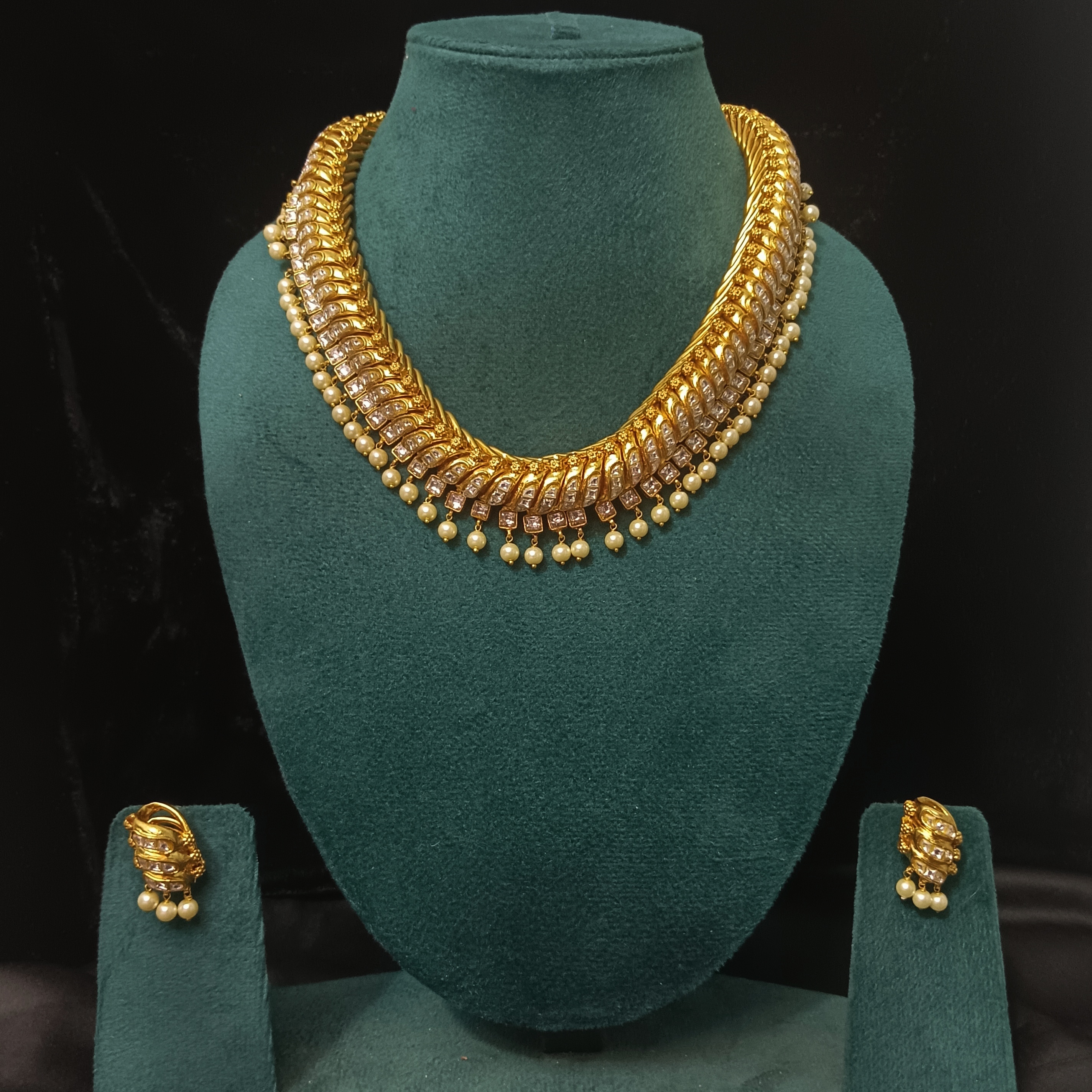 Pearl Vritta sutarla Necklace