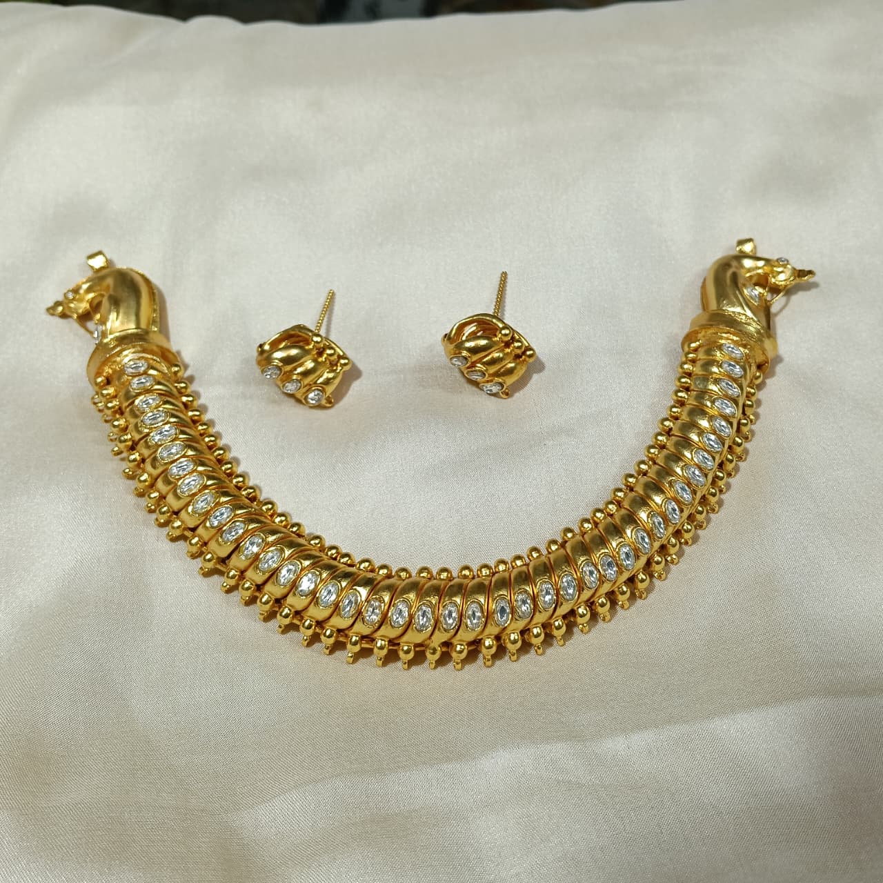 One stone mayur mukhi sutarla (sutlada) necklace