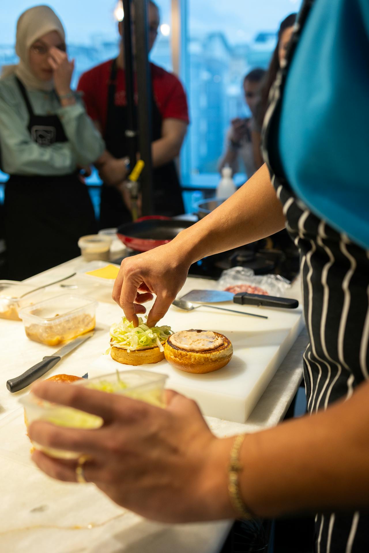 tourists in a cooking class in thailand