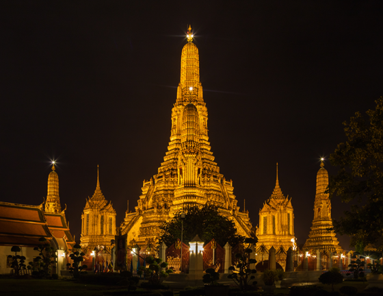 Thailand large temple with lots of tourists