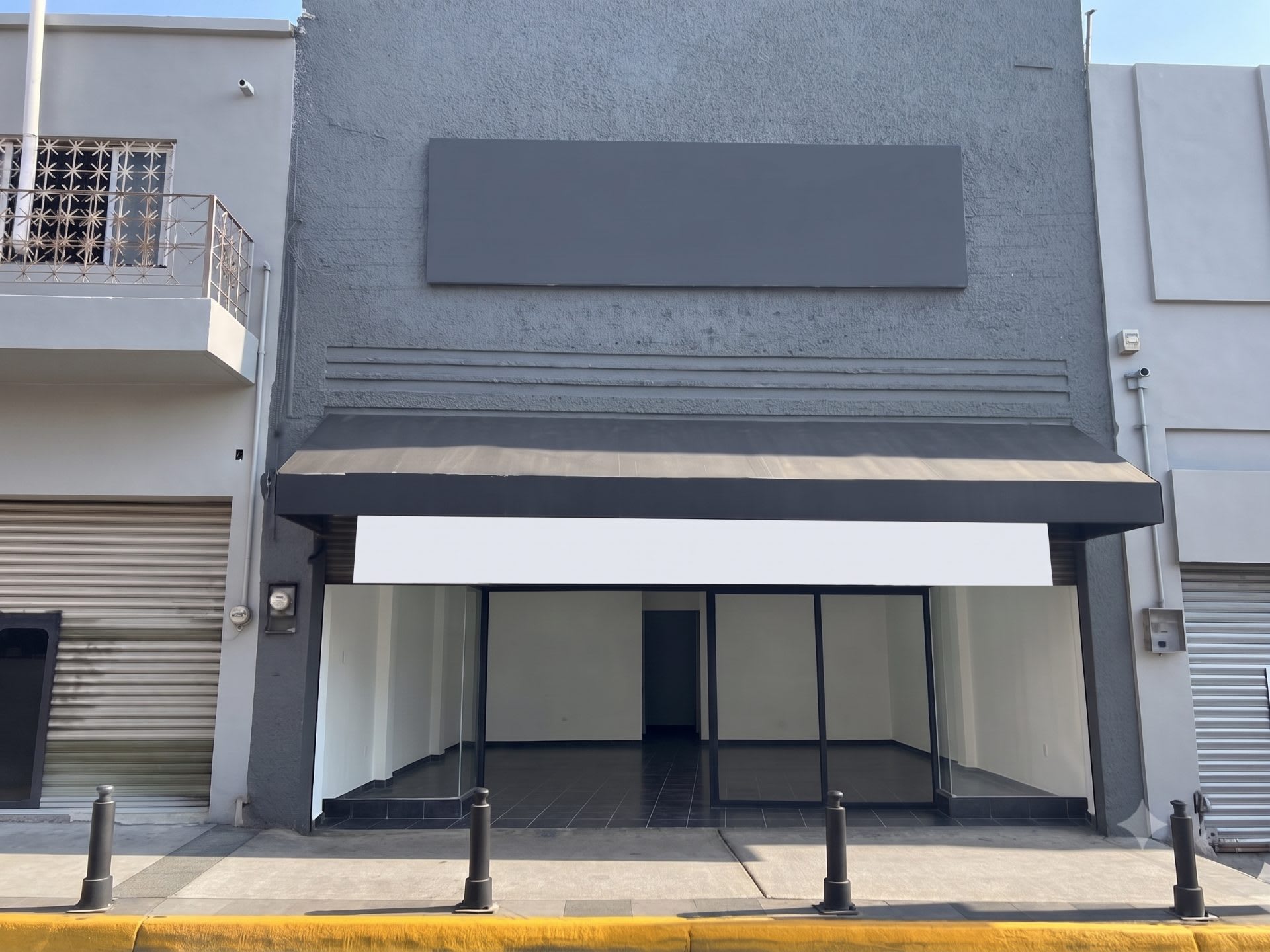 0230-CLV - LOCAL COMERCIAL EN ZONA DE ALTO FLUJO COMERCIAL, COLONIA LA PERLA