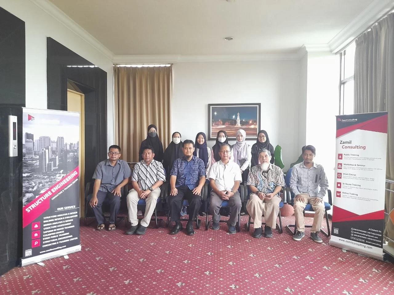 Peserta pelatihan Zamil Consulting dalam kelas tatap muka