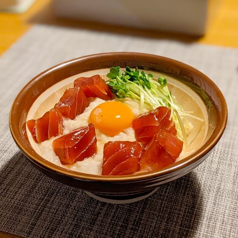 写真：マグロ山かけ丼