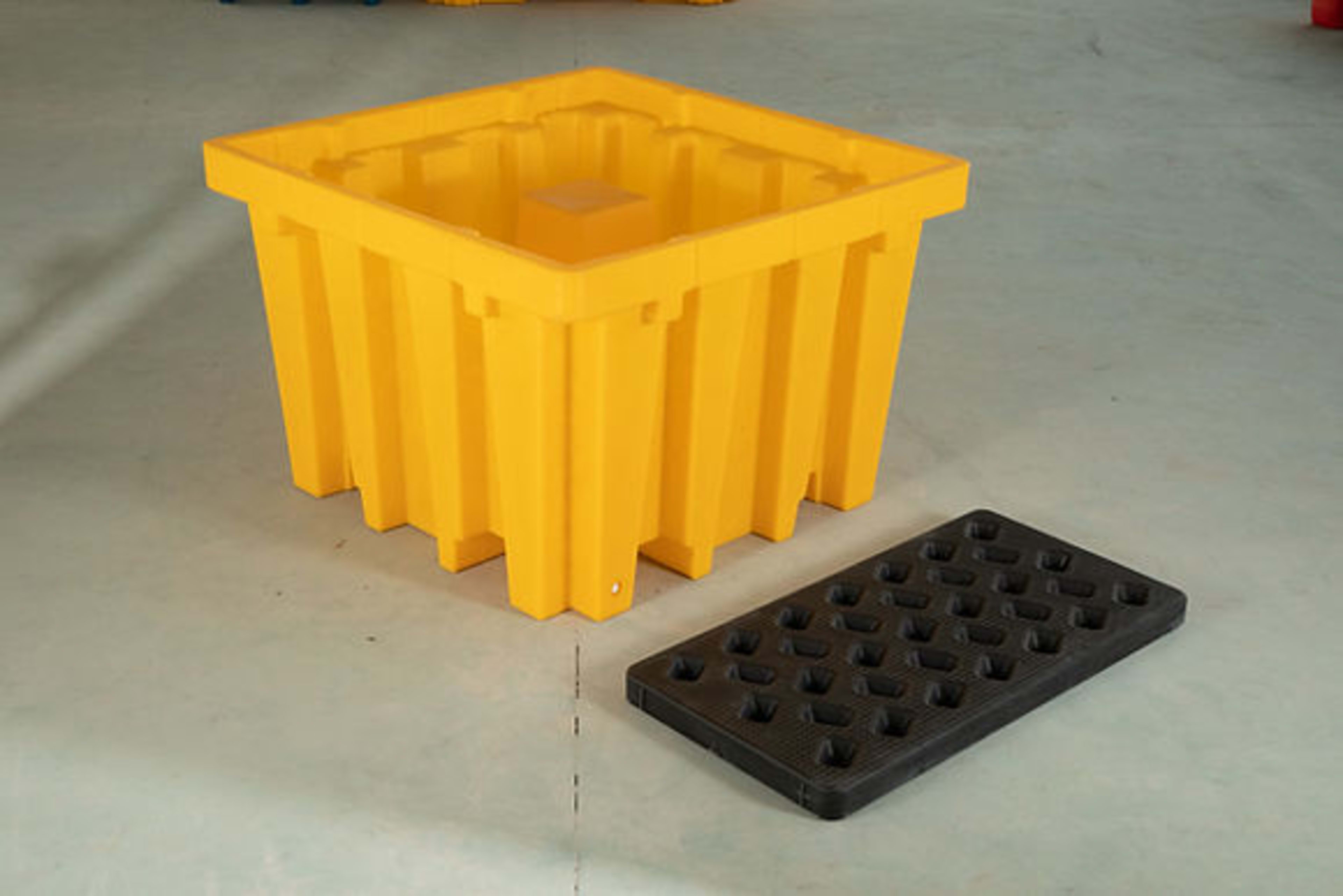 Ecotek Single IBC Spill Pallet- Sump capacity 1300 L side angle | buy spill containment pallet from Saudistark KSA