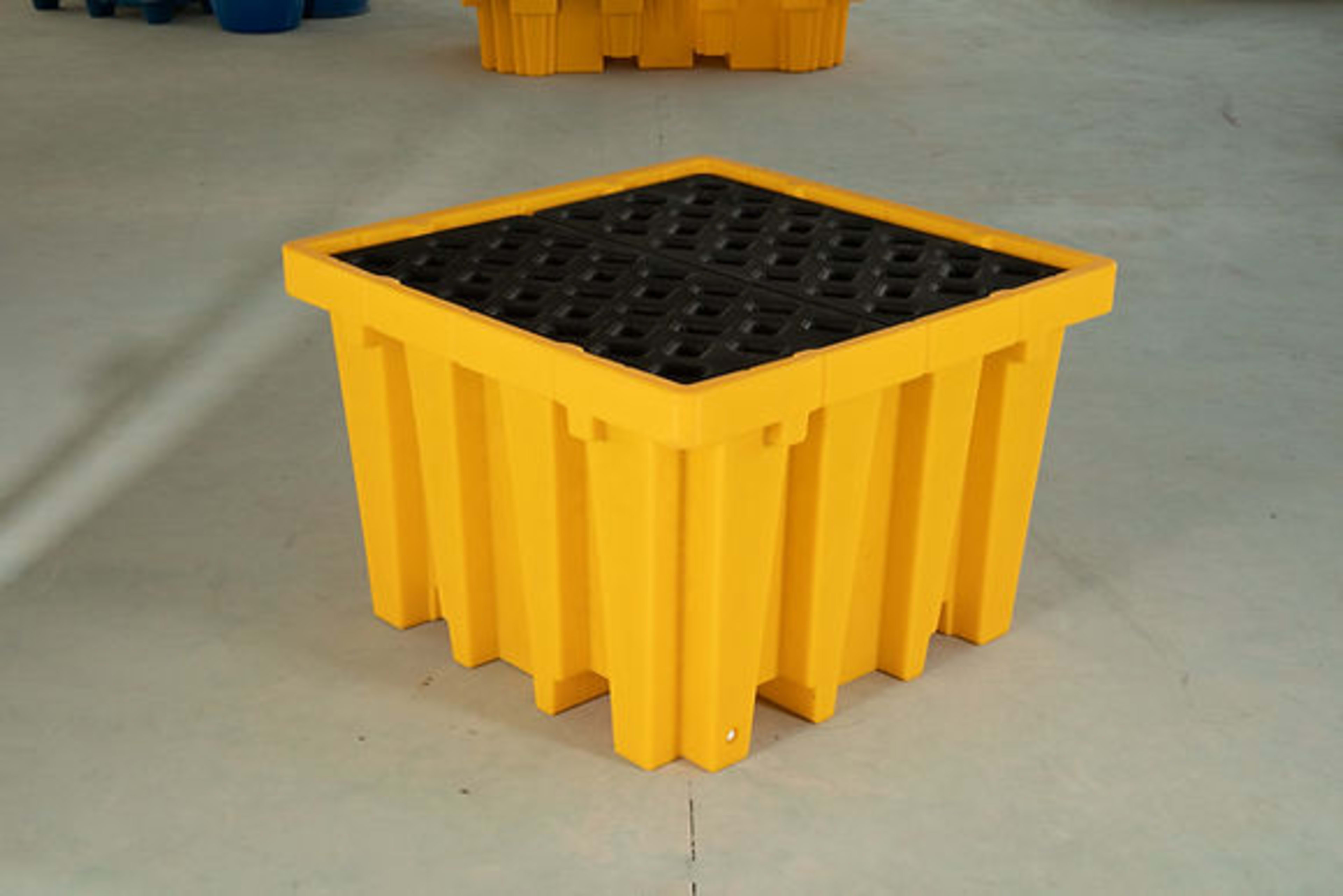 Ecotek Single IBC Spill Pallet- Sump capacity 1300 L close-up | buy spill containment pallet from Saudistark KSA