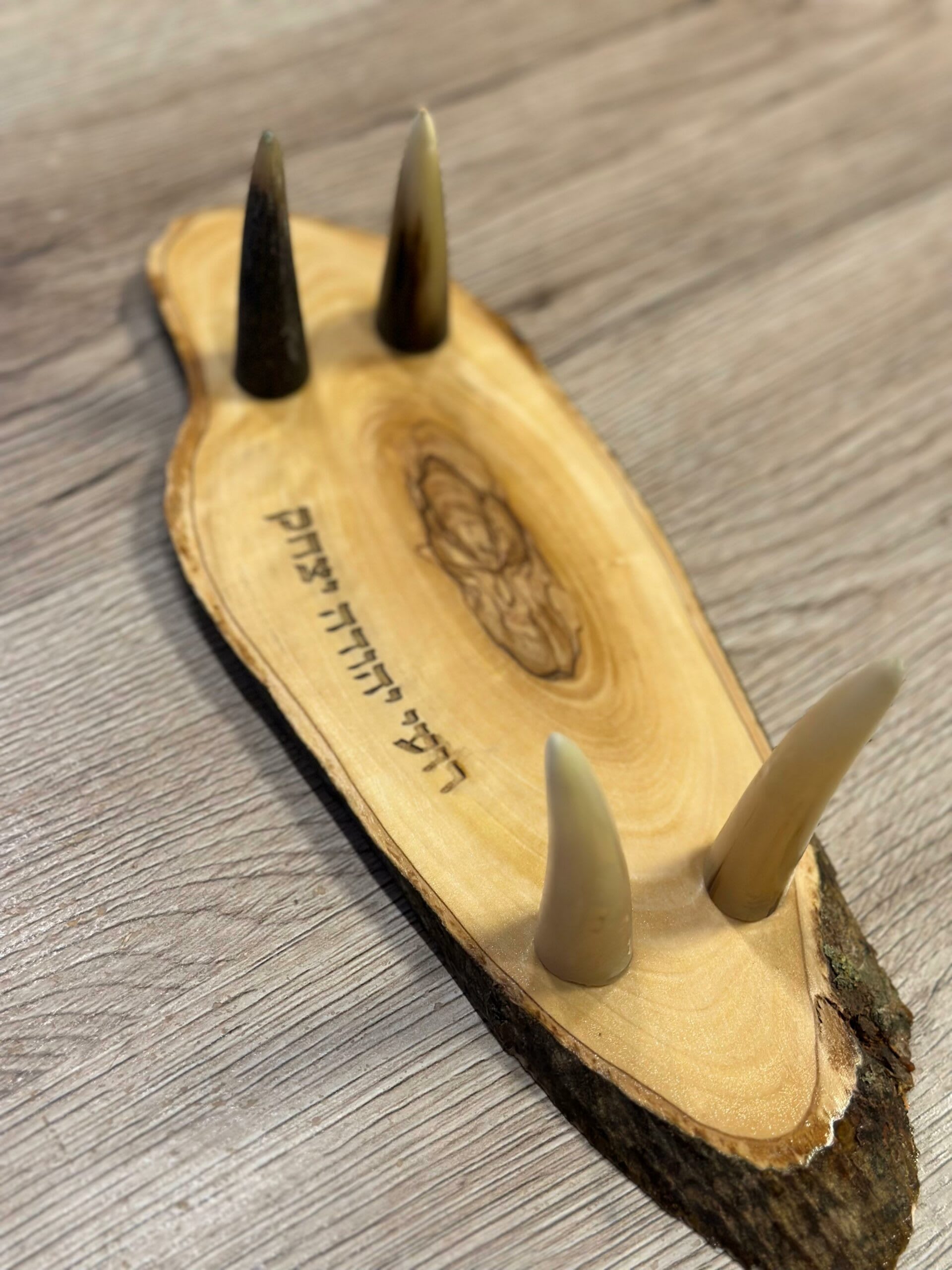 מעמד שופר מעץ זית בעבודת יד - מעמד קרני שופר Shofar Stand - תמונה ממוזערת 18