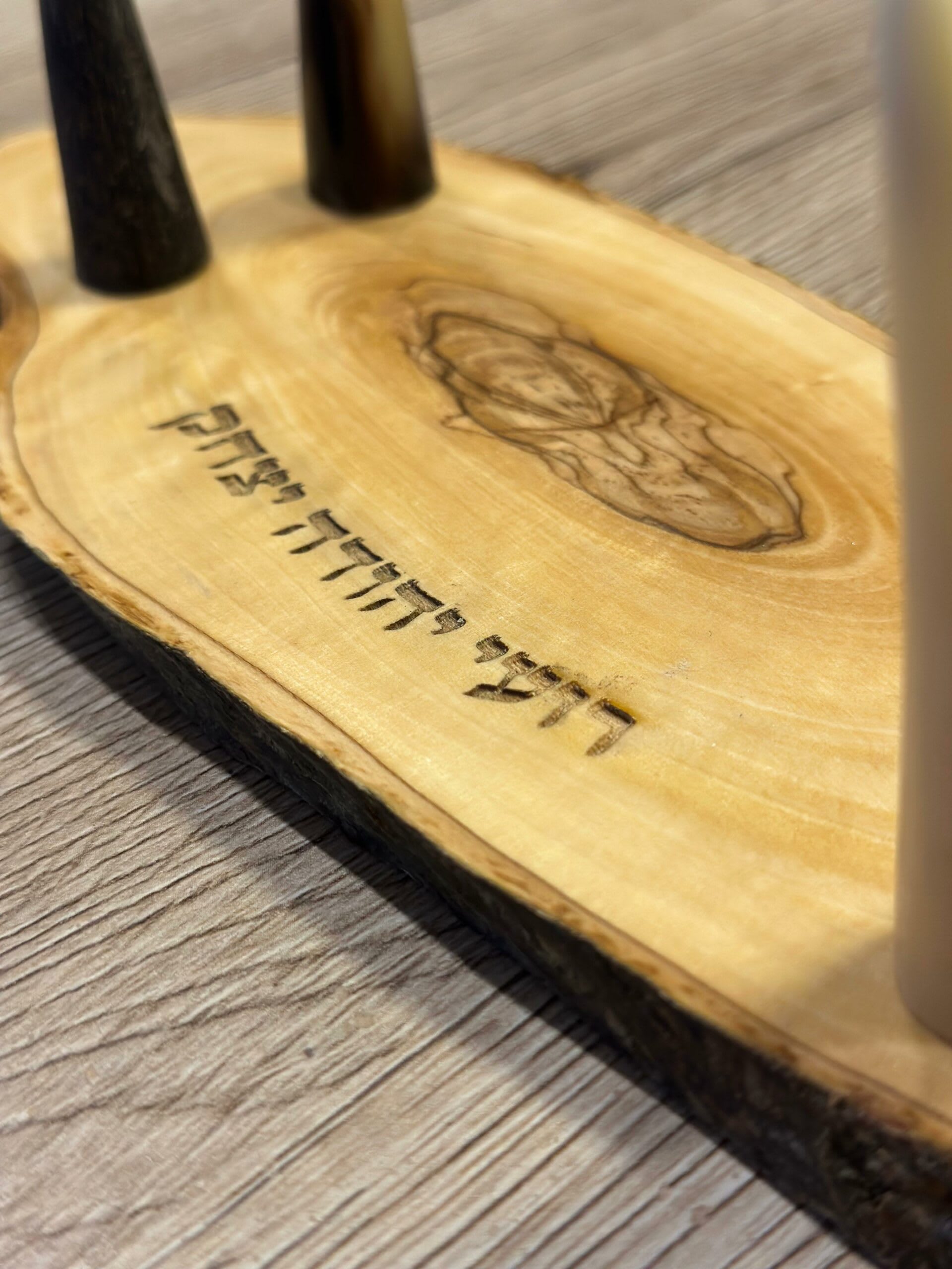 מעמד שופר מעץ זית בעבודת יד - מעמד קרני שופר Shofar Stand - תמונה ממוזערת 19