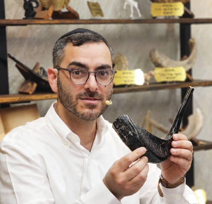מעריב: מה עושים כששופר נסדק? בעלי המלאכה שמחזירים אותו לחיים