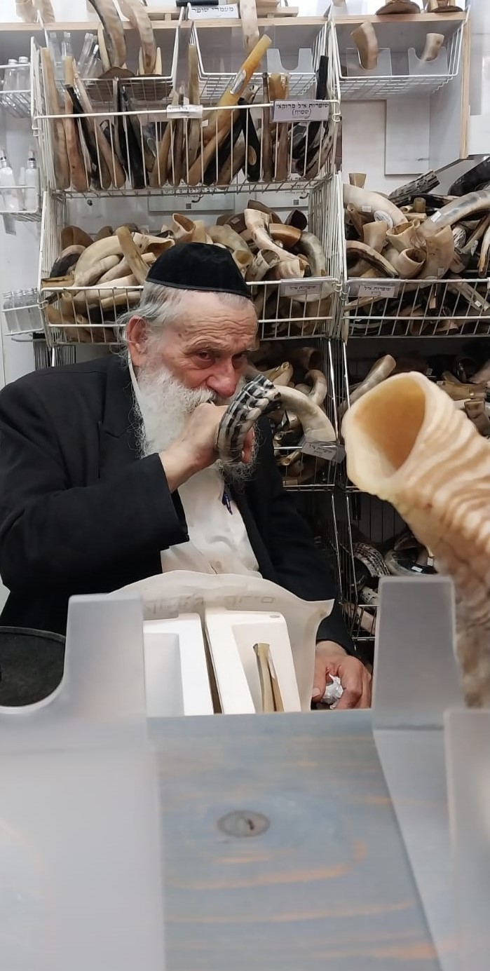 השופר – האישים – פרק ז'
