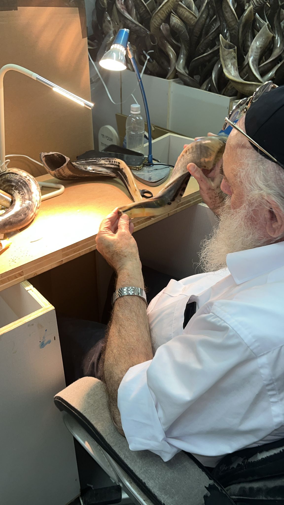 מהו שופר כשר? מהם סימני הכשרות בשופר, וכיצד ניתן לדעת אם השופר שברשותך כשר?