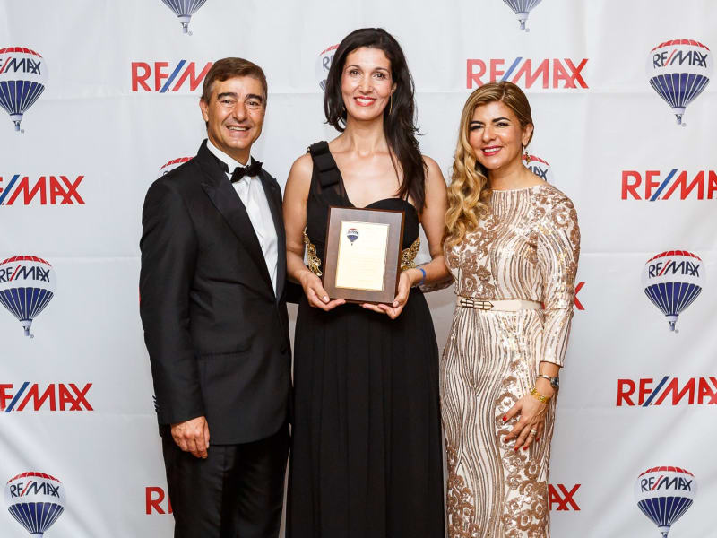 Olga Varajão premiada pela RE/MAX