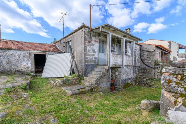 Moradia em Pedra para Restauro