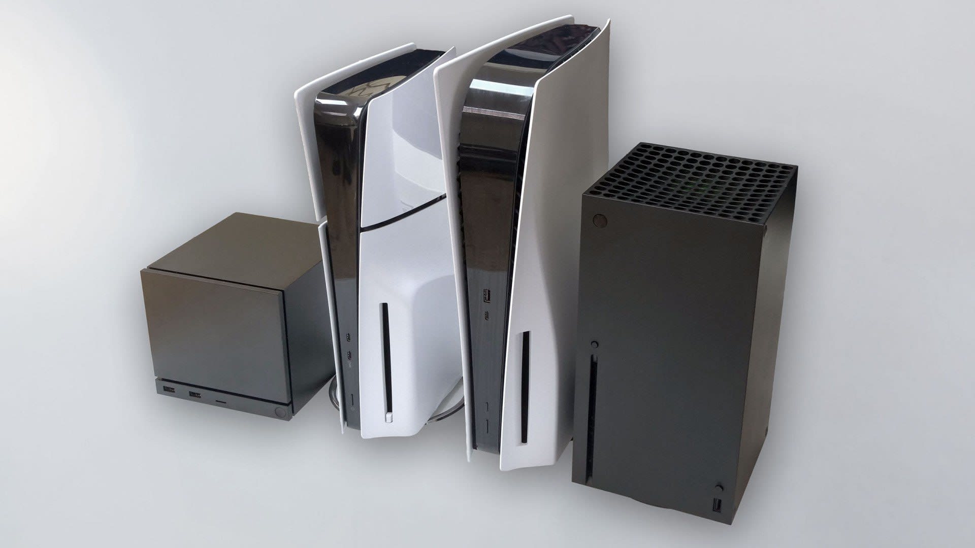 Steam Machine рядом с PS5 Slim, PS5 Fat и Xbox Series X