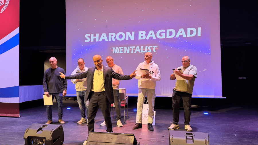 שרון בגדדי -אמן חושים מטורף - תמונה