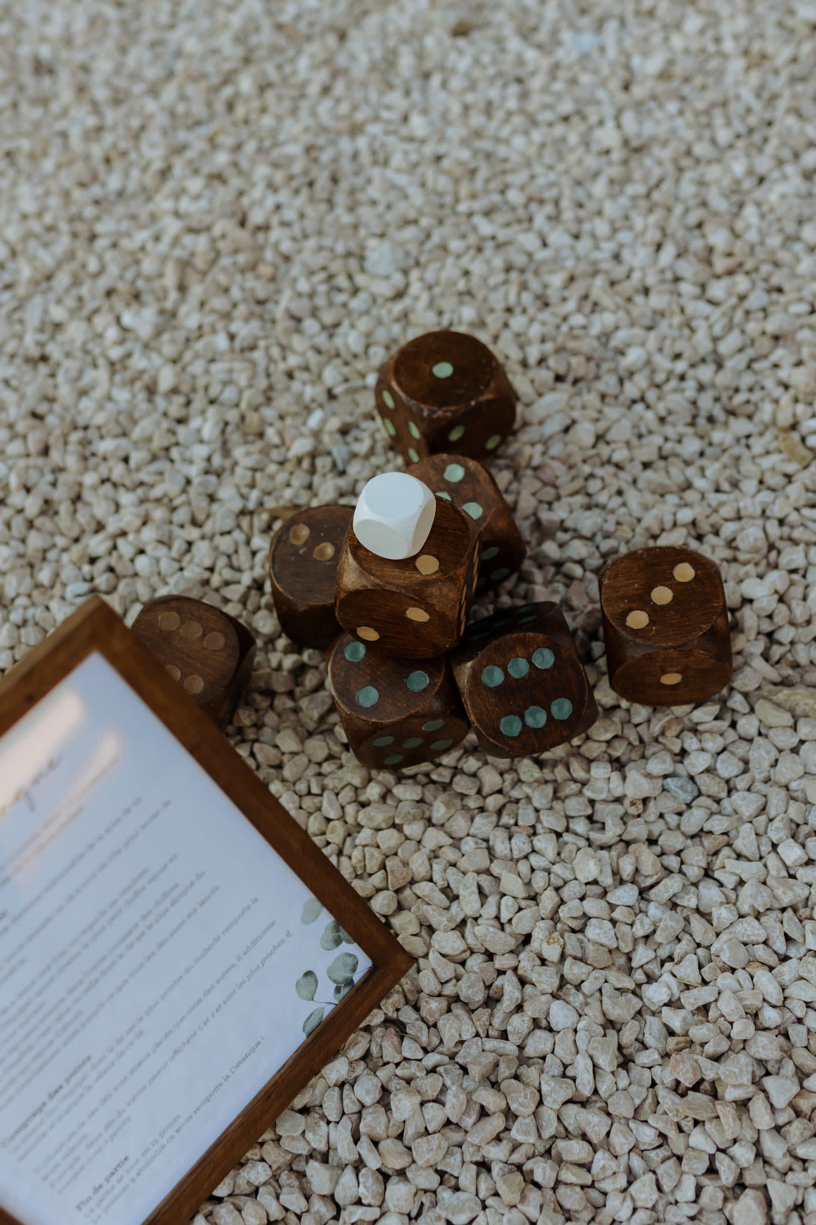 Jeu de dés — Une pétanque version dés, pour associer chance et dextérité