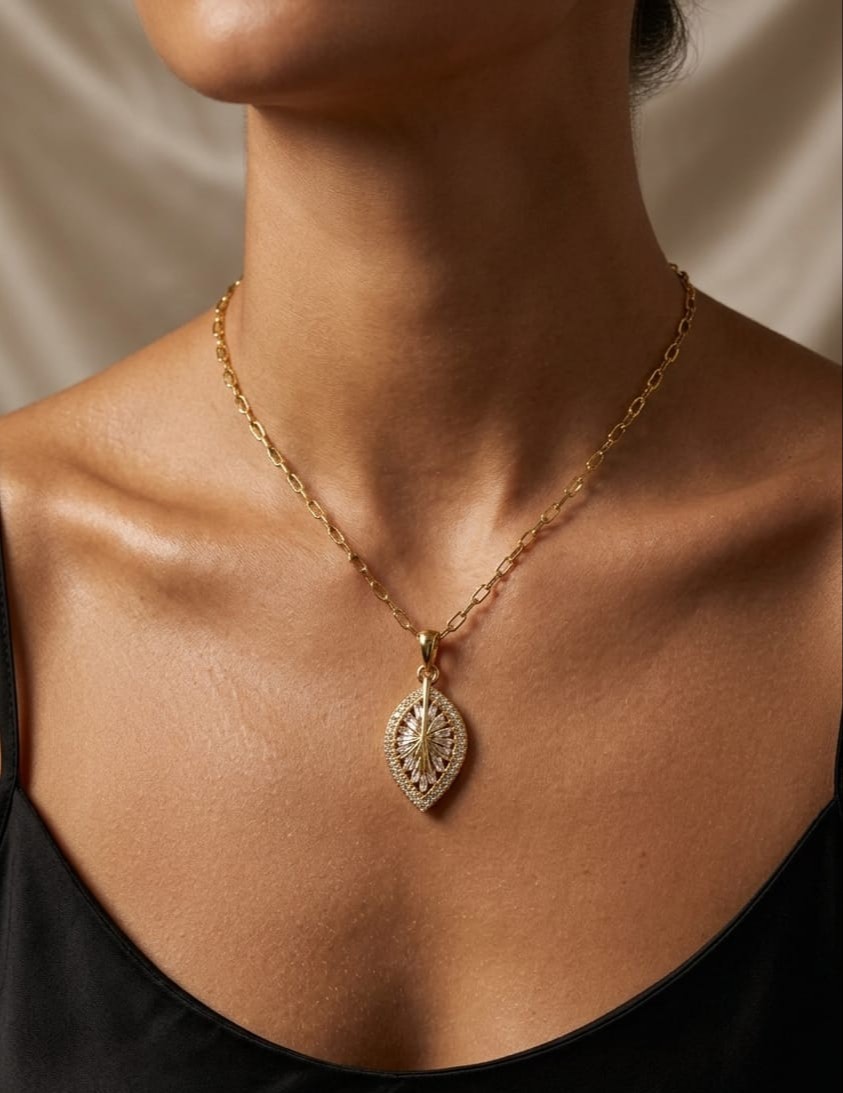 Leaf Diamond Necklace thumbnail 2