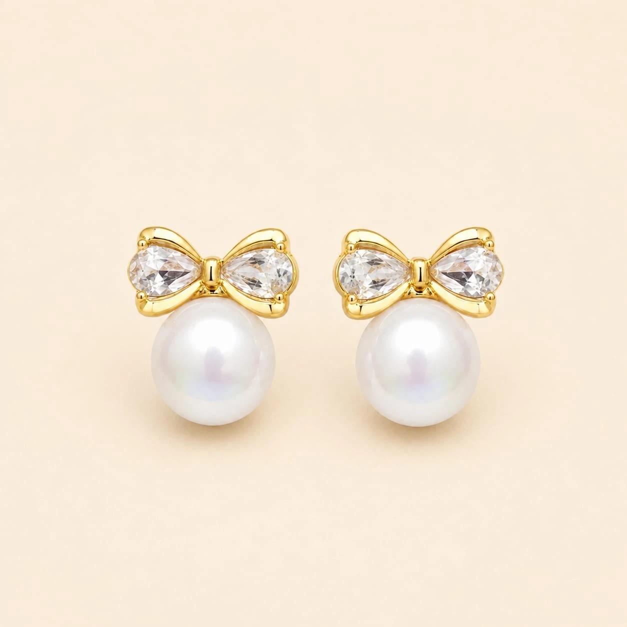 White Peral Earring - Image 1