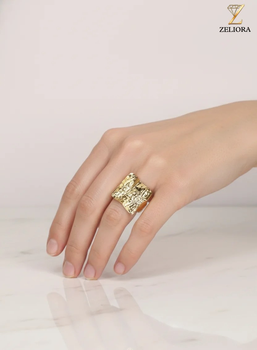 Royal Twist Ring thumbnail 2