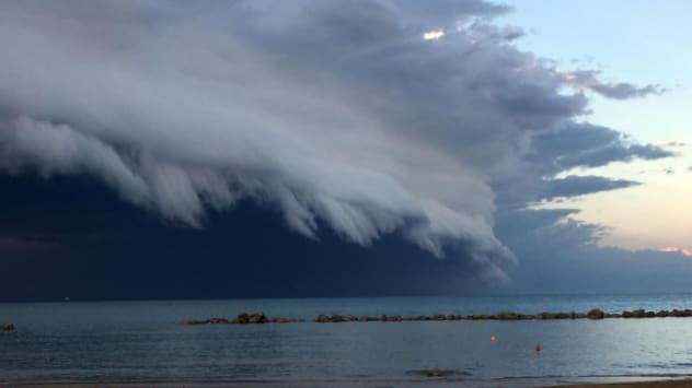 shelf cloud nube a mensola