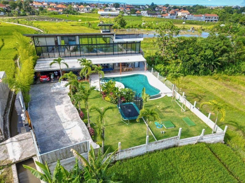 PRIVATE LUXURY VILLA WITH STUNNING RICE FIELDS VIEW - Image 1 of 16