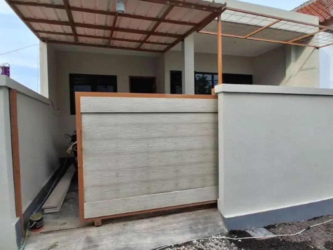 RUMAH BARU SIAP HUNI SEMI FURNISHED DI KEROBOKAN BADUNG - Image 1 of 10