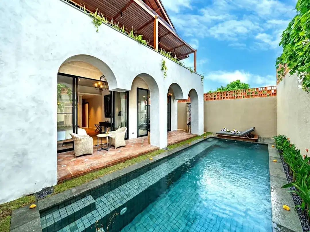 Villa Modern 4 Kamar Tidur – Hanya 1,5 KM ke Pantai, SEMINYAK - OBEROI - Image 1 of 10