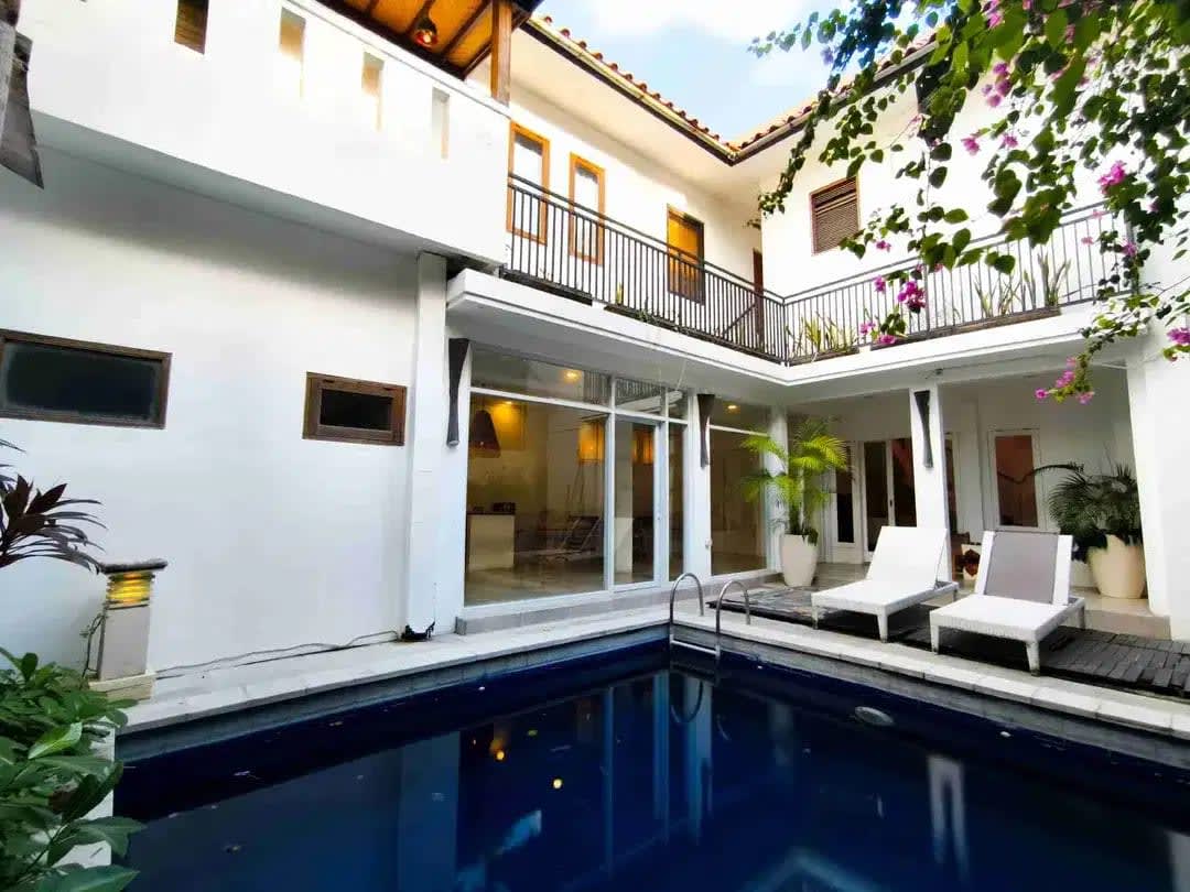 Commercial Luxury Villa Walking Distance to Canggu Beach Bali - Image 1 of 10