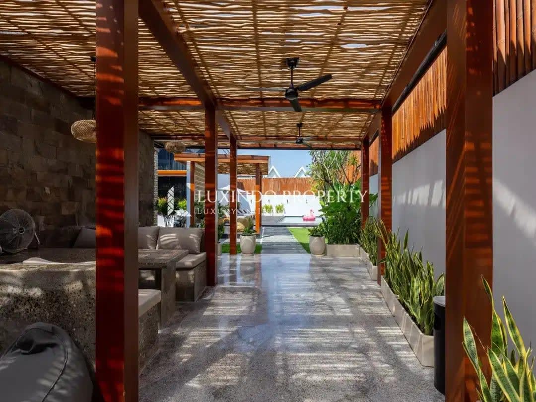 DISEWAKAN JANGKA PANJANG RUMAH KOTA DENGAN 1 KAMAR TIDUR DI CANGGU - Image 1 of 10