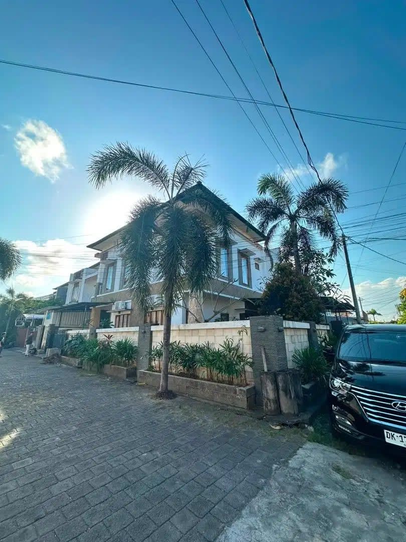 Dijual Rumah di Kawasan Elit Renon Panjer - Image 1 of 10