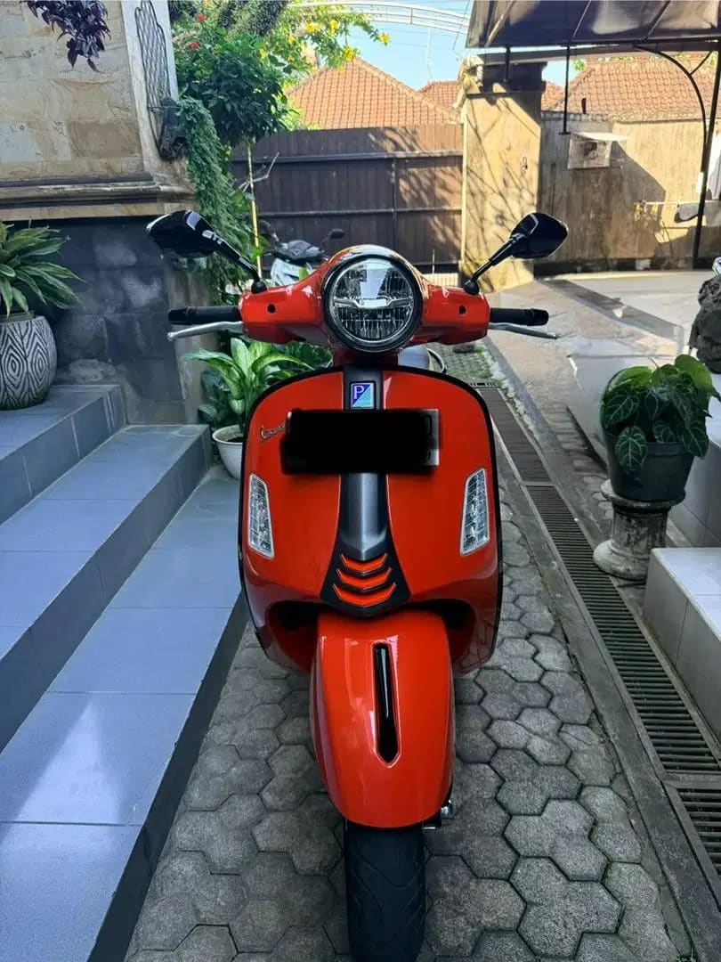 Vespa GTS Super Sport 150 Orange Tramonto like new - Image 1 of 5