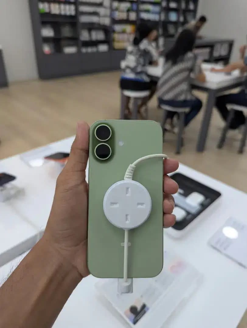Iphone 17 Ready stock. Bisa kredit by indodana finance - Image 1 of 2