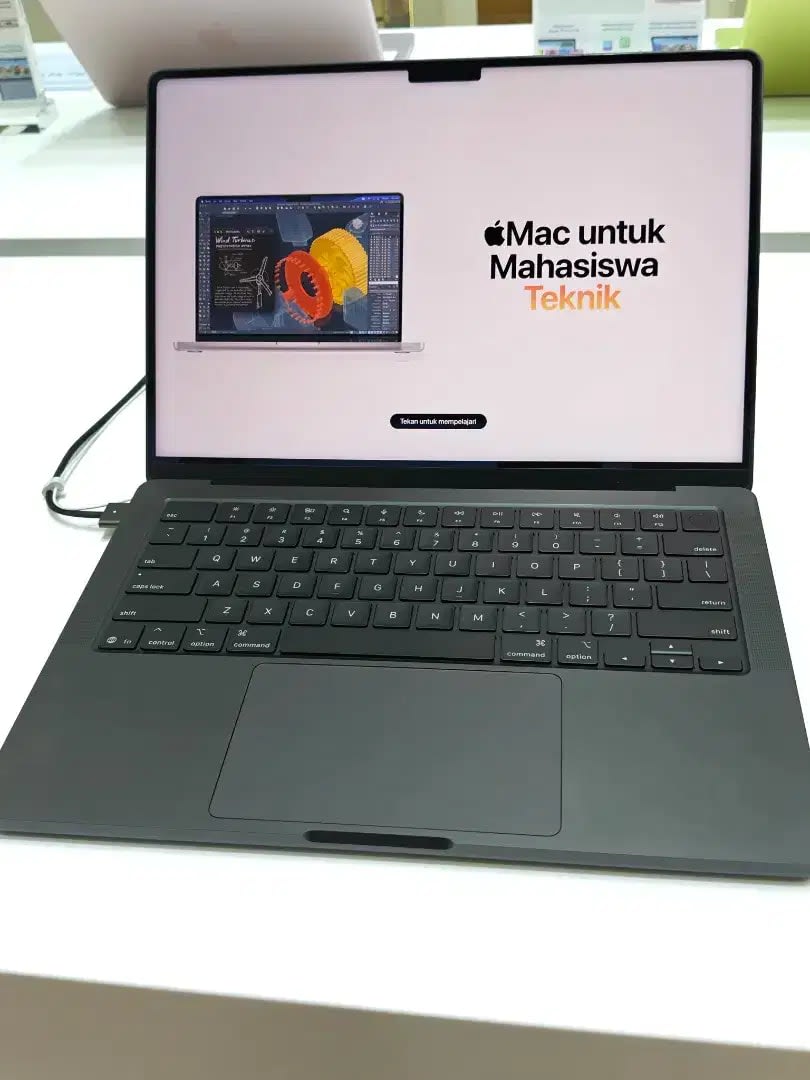 READY MACBOOK PRO M5 16/1TB - Image 1 of 1