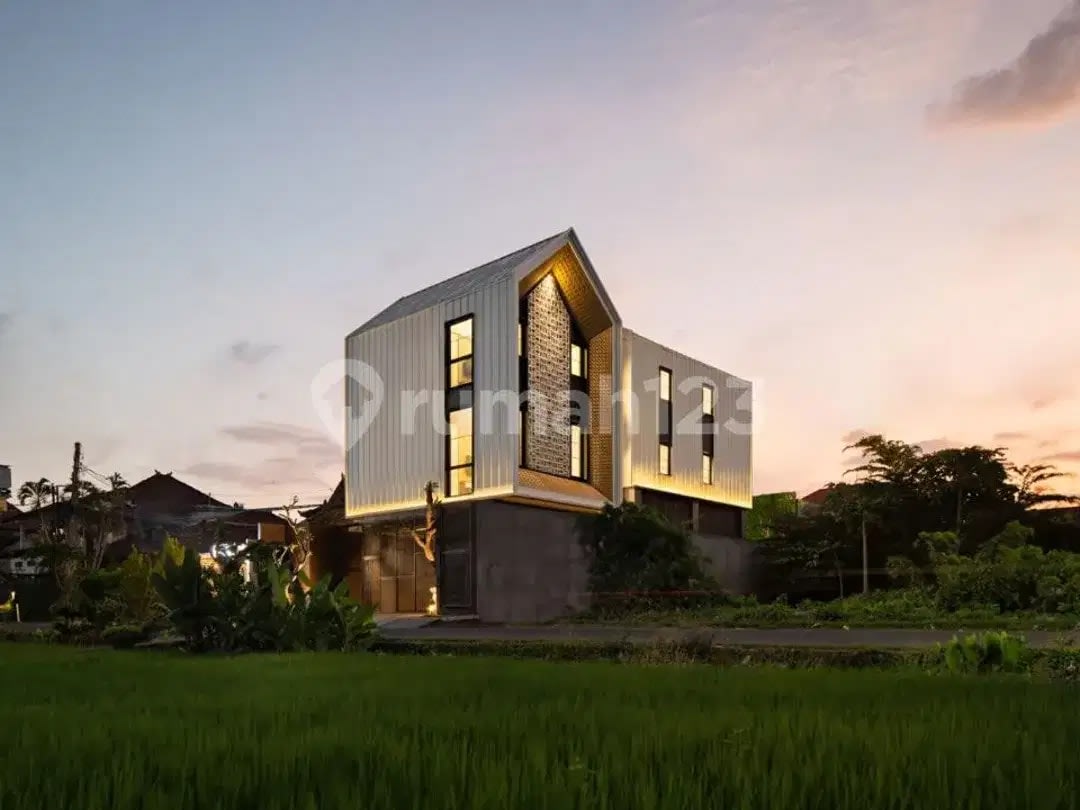 Dijual Villa Mewah Di Kerobokan Seminyak Denpasar Bali - Image 1 of 10