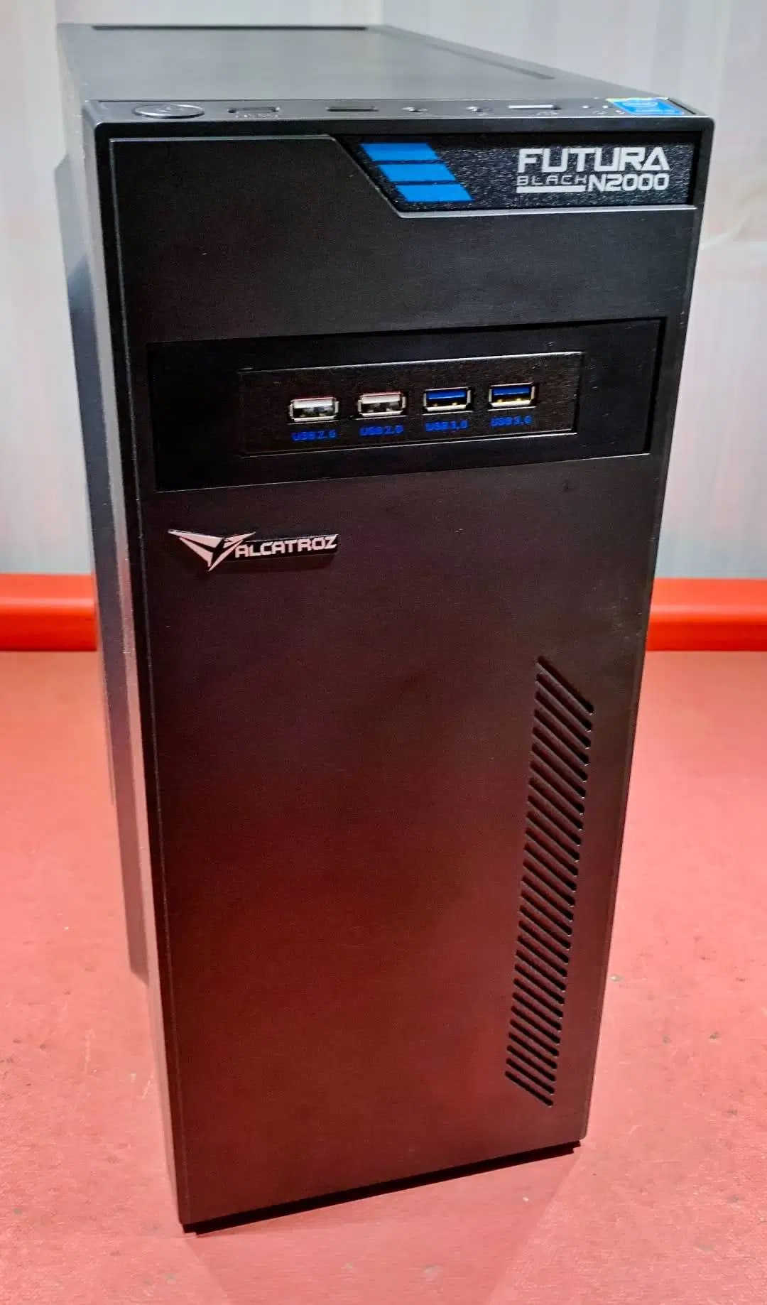 PC - Lenovo ThinkCentre M71e ,4 Core i5-2400 3.10 GHz up to 3.40 GHz - Image 1 of 8