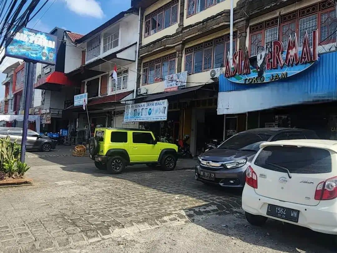 Ruko Ex Toko Jam dijual di Gatsu Tengah. - Image 1 of 10