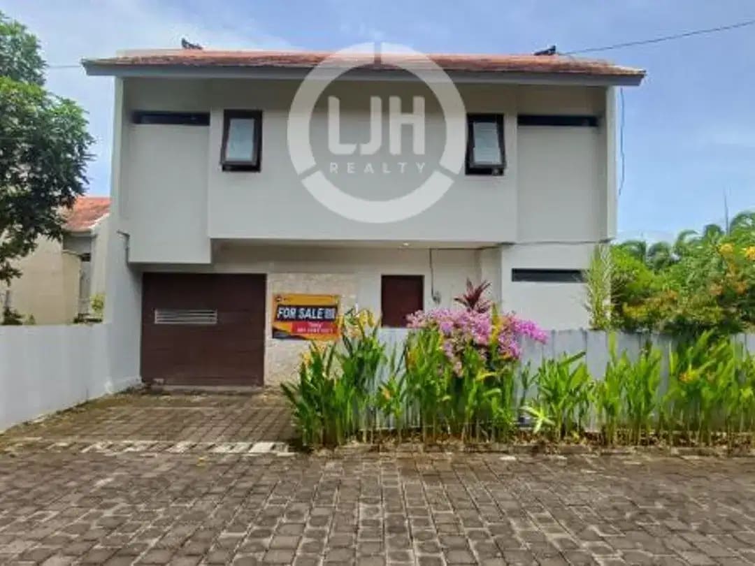 House For Sale In Residential Area, One Gate System, Close to Public Facilities, Only 2 Km to Garuda Wisnu Kencana - Image 1 of 6