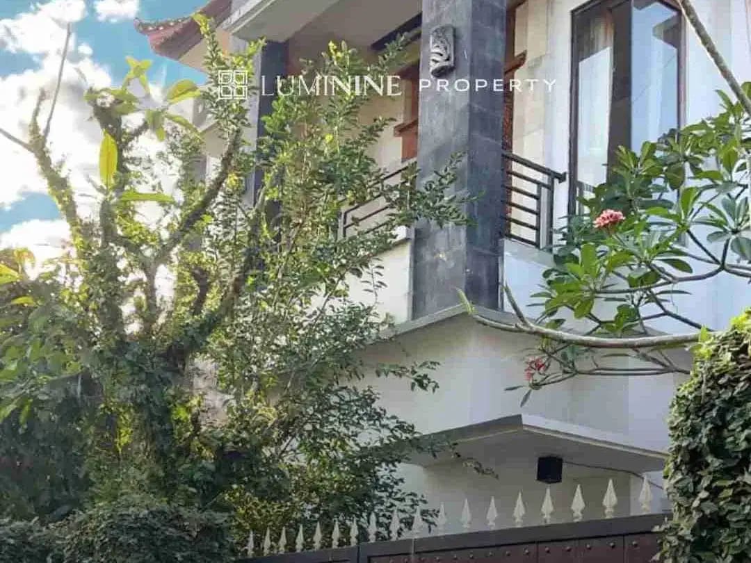 DIJUAL MURAH RUMAH SEMI VILLA BISA DISEWAKAN DI BATUBULAN GIANYAR BALI,LINGKUNGAN NYAMAN DEKAT KEMANA-MANA - Image 1 of 10