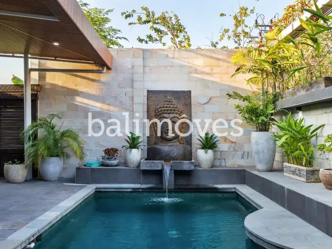 Vila Dua Kamar Tidur yang Indah, Terang, dan Modern di Kawasan Pantai Sanur - Image 1 of 10
