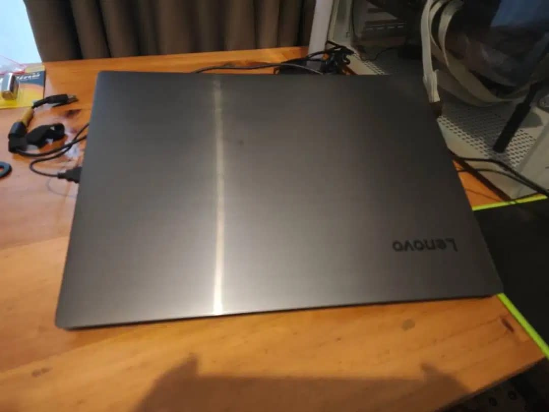 Laptop Lenovo Ryzen 5 V330 kondisi mulus - Image 1 of 5