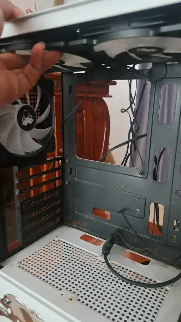 Casing pc  apa adanya  bonus 4 kipas rgb + 1 argb termurah di bali - Image 1 of 2